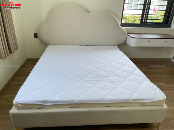 Giường ngủ hình dám mây cho bé với khung gỗ chắc chắn