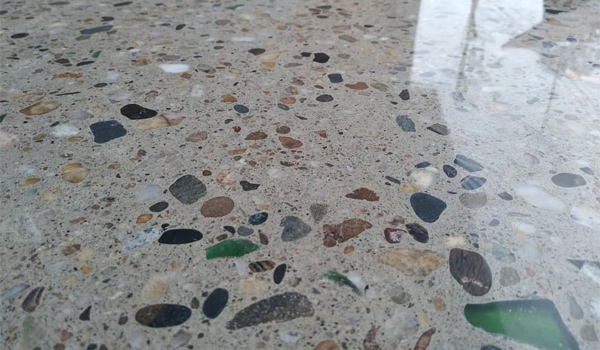 Bê tông mài là loại bê tông sau khi đổ & đông cứng sẽ được xử lý mài nhẵn bề mặt