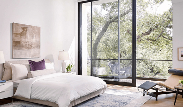 Ưu tiên sử dụng kính cường lực, kính dán an toàn có khả năng chịu lực tốt