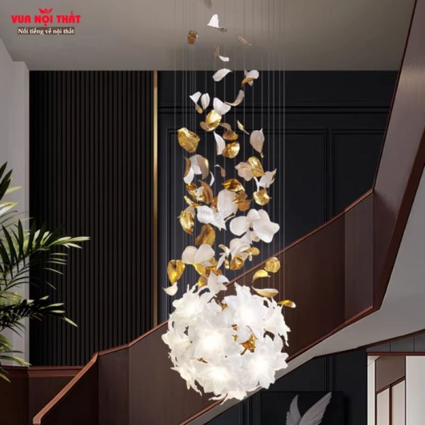Đèn chùm thả cầu thang DTT87 với các bông hoa nhỏ được làm thủy tinh cao cấp