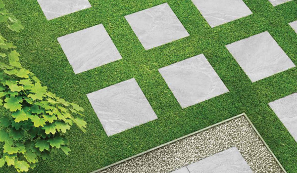 Gạch giả sỏi mang lại cảm giác gần gũi với thiên nhiên, thường được sử dụng trong khu vực sân vườn