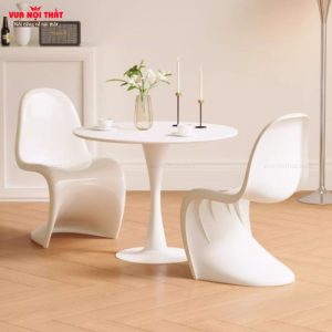 Ghế Panton hình chữ S liền khối tạo điểm nhấn sang trọng cho không gian