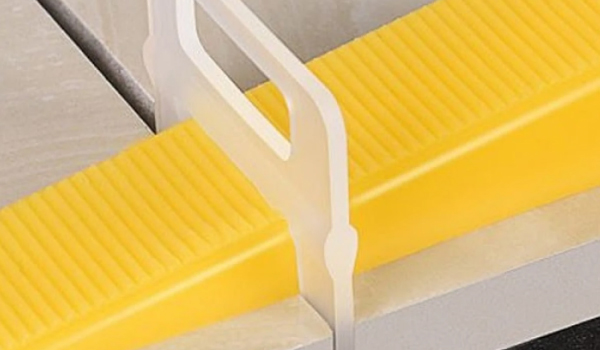 Ke nhựa cân bằng là lựa chọn lý tưởng khi thi công gạch khổ lớn