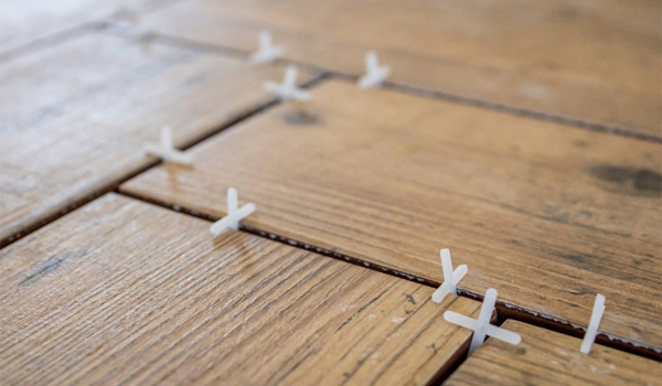 Ke chữ thập lát gạch được làm từ nhựa cứng, có nhiều kích thước khác nhau