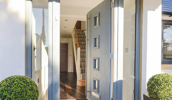 Cửa chính có kích thước không phù hợp