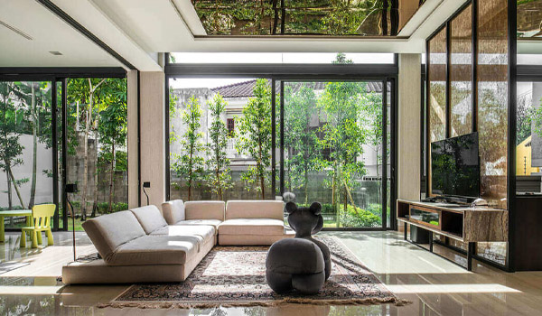 Cửa sổ sát trần là loại cửa được thiết kế đặt gần/sát với trần nhà