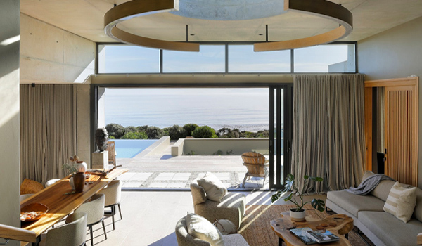 Cửa sổ sát trần tạo cảm giác không gian rộng rãi hơn