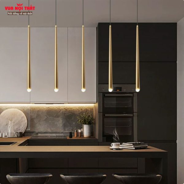 Thân đèn được làm bằng sắt rèn cao cấp, chắc chắn