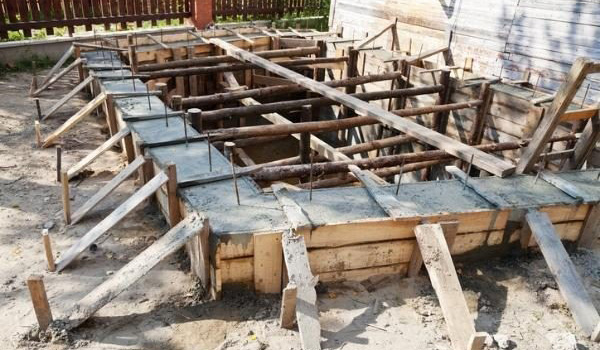 Gỗ cốp pha là loại gỗ được sử dụng để tạo khuôn trong quá trình đổ bê tông