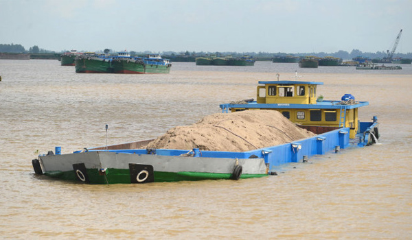 Đo bằng phương pháp mớn nước xà lan có độ chính xác cao