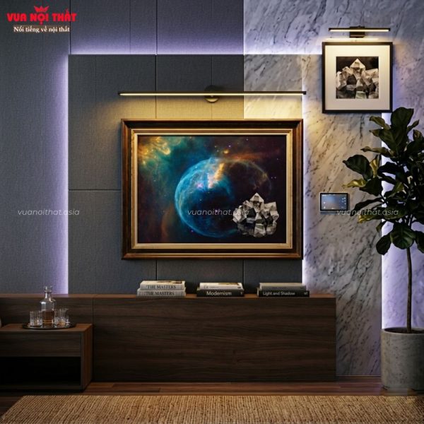 Đèn soi tranh nhập khẩu GTT100 được làm từ sắt sơn tĩnh điện kết hợp silicon