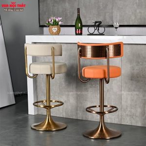 Ghế bar với phần tựa lưng cong nhẹ ôm sát lưng người ngồi