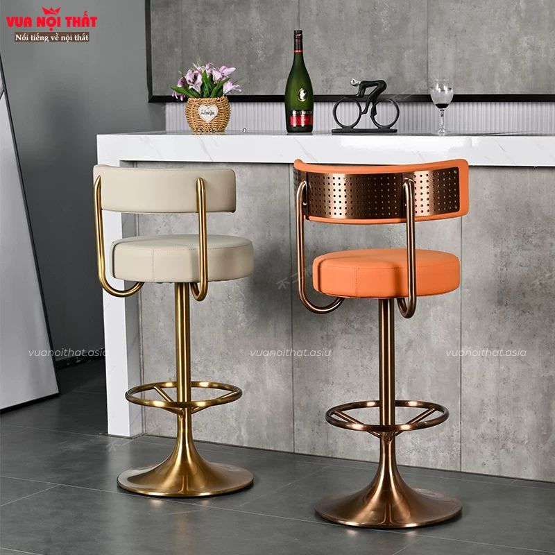 Ghế bar với phần tựa lưng cong nhẹ ôm sát lưng người ngồi