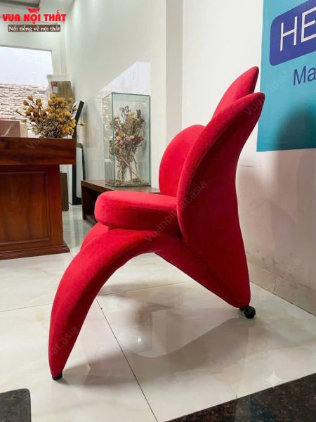 Quy trình bàn giao 4 ghế ngồi hoa ly màu đỏ sang trọng