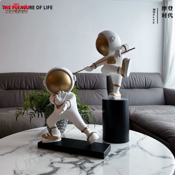 Tượng phi hành gia decor bàn hiện đại TTT167 tạo điểm nhấn cho không gian